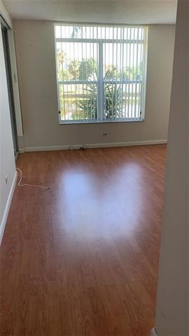 3740 INVERRARY Drive 1E, Lauderhill, FL 33319