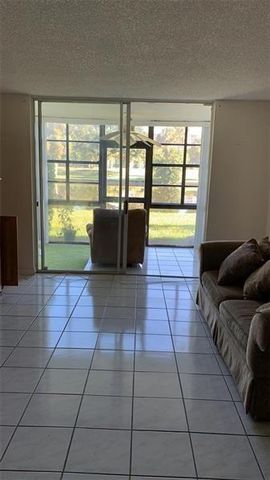 3740 INVERRARY Drive 1E, Lauderhill, FL 33319