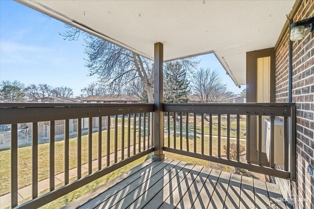 594 Somerset Lane 7, Crystal Lake, IL 60012