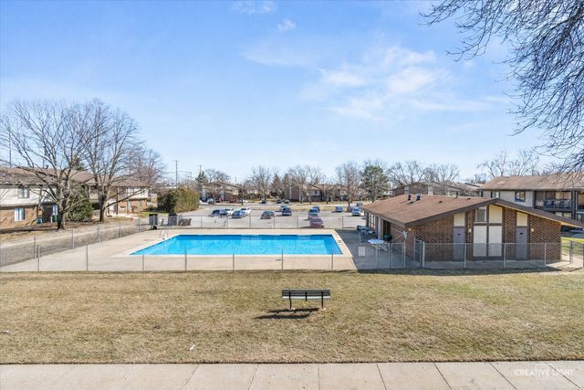 594 Somerset Lane 7, Crystal Lake, IL 60012