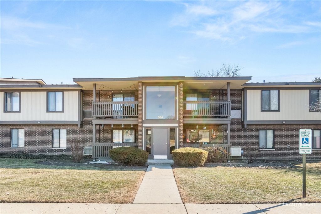 594 Somerset Lane 7, Crystal Lake, IL 60012