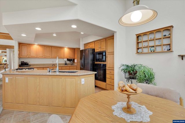 6553 Rippliing Brook SE Dr, Salem, OR 97317