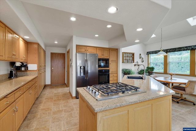 6553 Rippliing Brook SE Dr, Salem, OR 97317