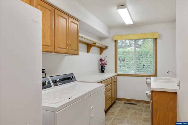 6553 Rippliing Brook SE Dr, Salem, OR 97317