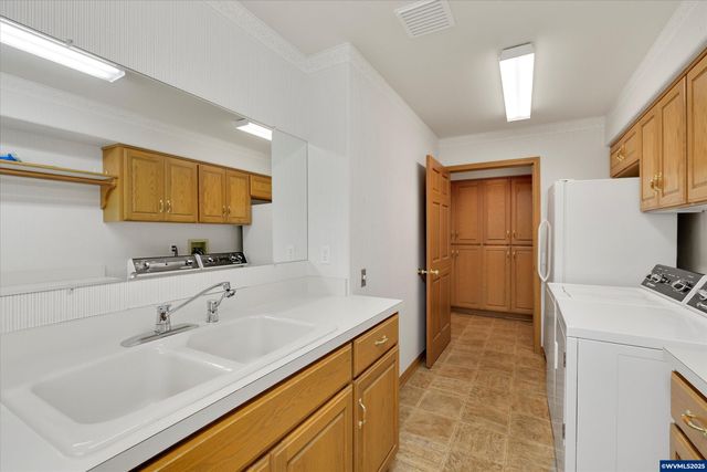 6553 Rippliing Brook SE Dr, Salem, OR 97317