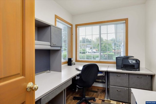 6553 Rippliing Brook SE Dr, Salem, OR 97317