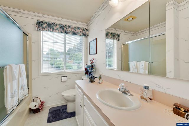 6553 Rippliing Brook SE Dr, Salem, OR 97317