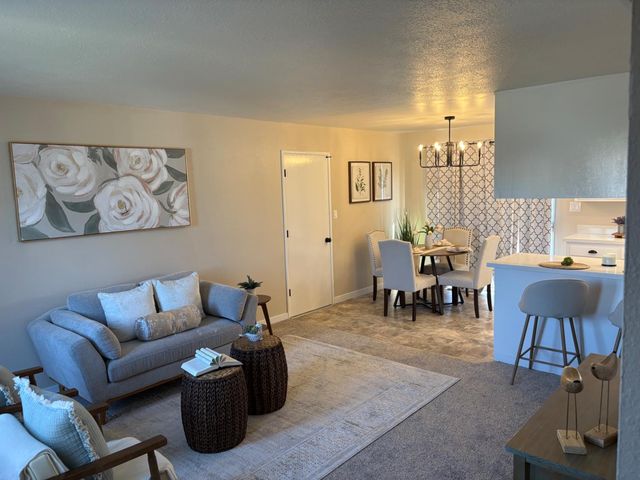 930 Palomino St, Manteca, CA 95336