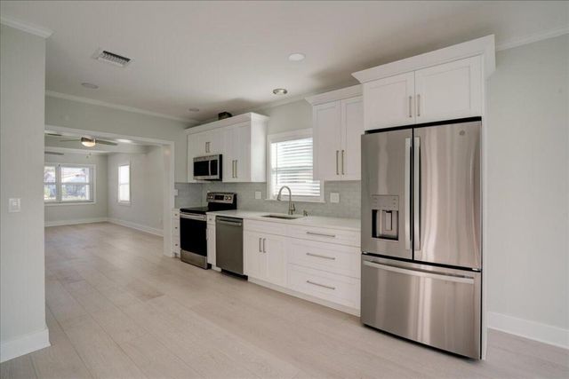 320 NW 6th Avenue, Delray Beach, FL 33444