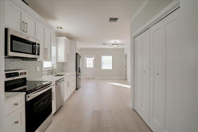 320 NW 6th Avenue, Delray Beach, FL 33444