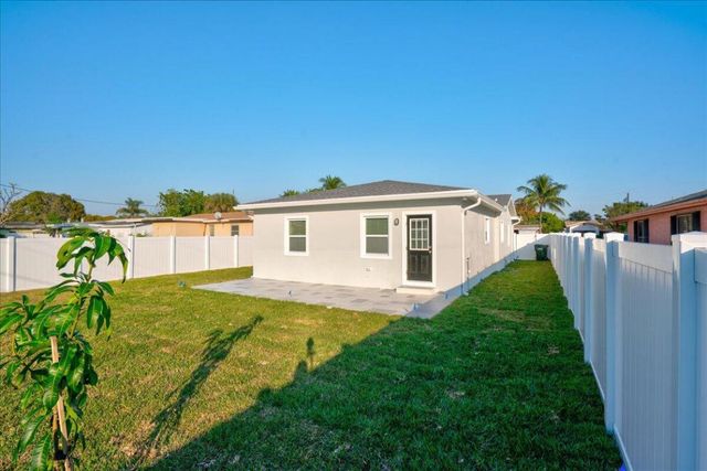 320 NW 6th Avenue, Delray Beach, FL 33444