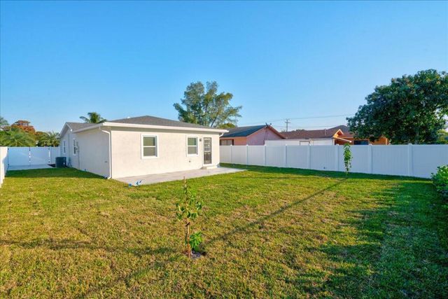 320 NW 6th Avenue, Delray Beach, FL 33444