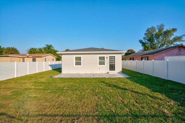 320 NW 6th Avenue, Delray Beach, FL 33444