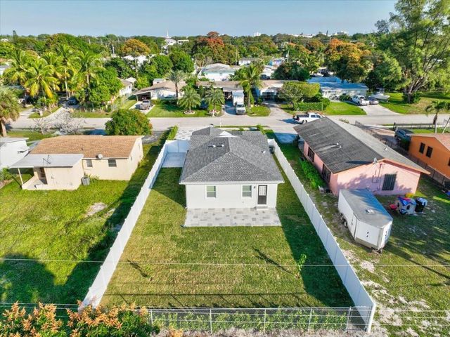 320 NW 6th Avenue, Delray Beach, FL 33444