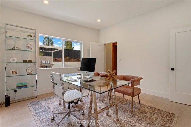 23755 Clarendon, Woodland Hills (los Angeles), CA 91367