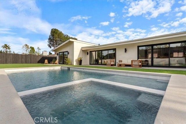 23755 Clarendon, Woodland Hills (los Angeles), CA 91367