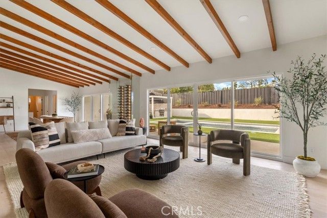 23755 Clarendon, Woodland Hills (los Angeles), CA 91367