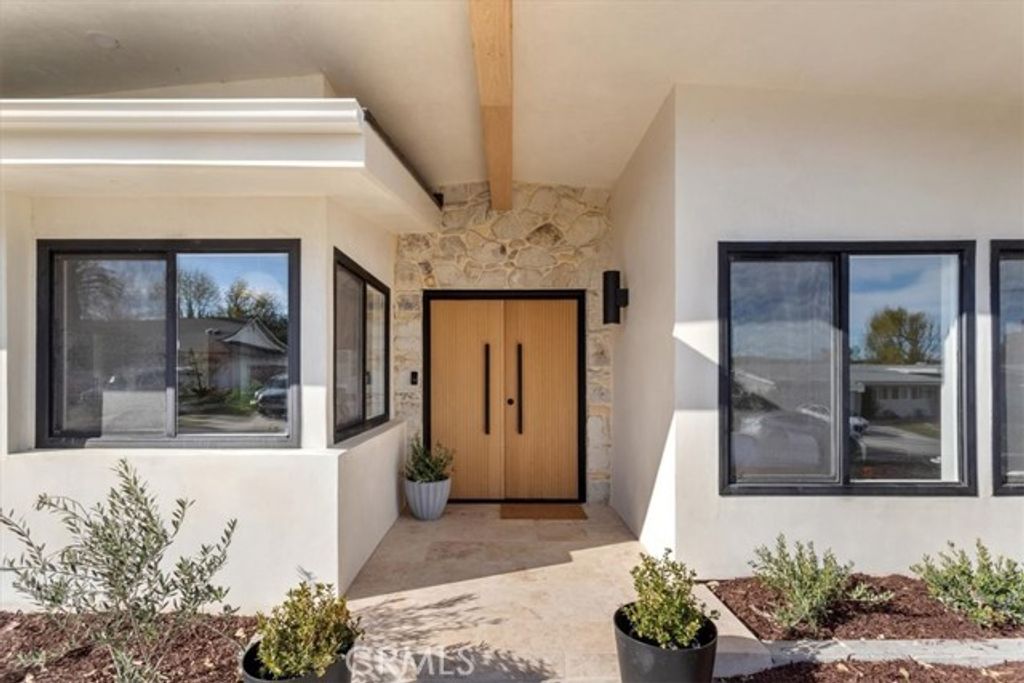 23755 Clarendon, Woodland Hills (los Angeles), CA 91367