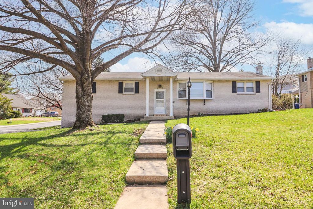 426 EDGEWOOD DR, Lebanon, PA 17042