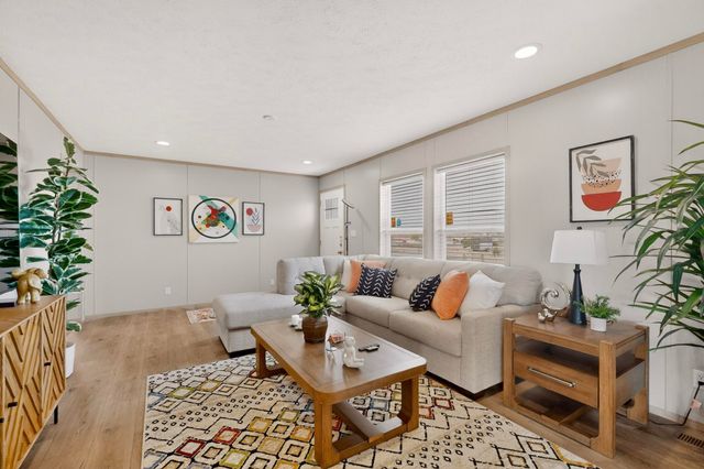 17 Corte Agave, Edgewood, NM 87015