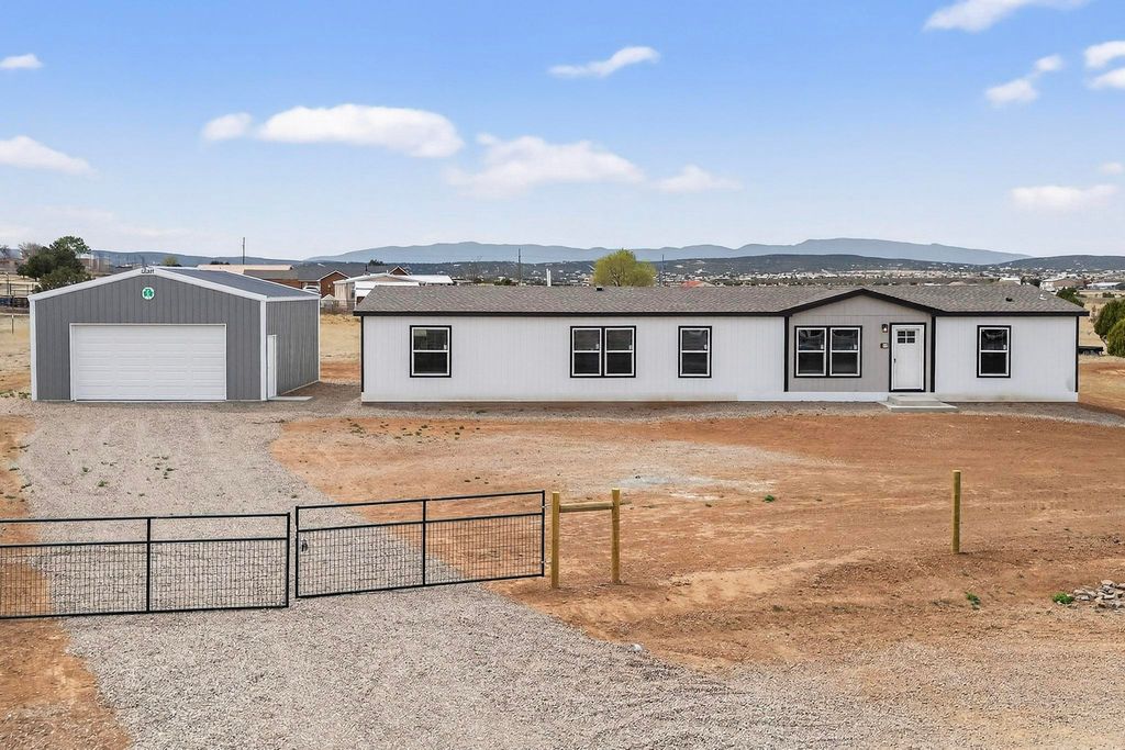 17 Corte Agave, Edgewood, NM 87015