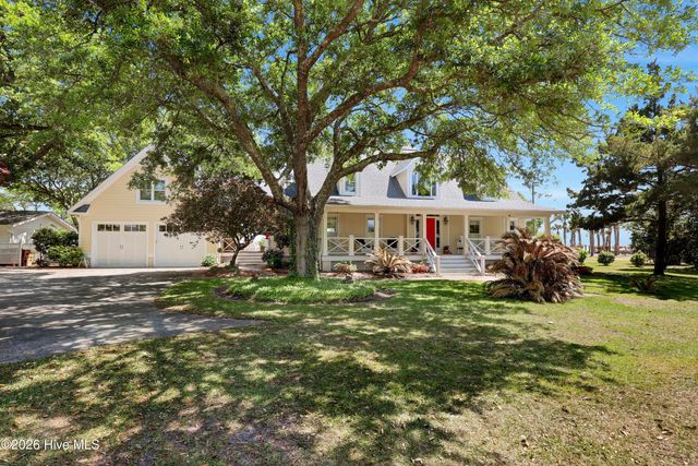 611 Moores Landing Road, Hampstead, NC 28443