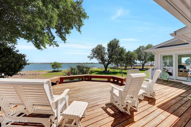 611 Moores Landing Road, Hampstead, NC 28443