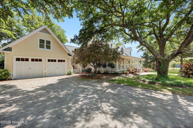 611 Moores Landing Road, Hampstead, NC 28443