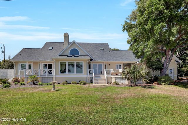 611 Moores Landing Road, Hampstead, NC 28443
