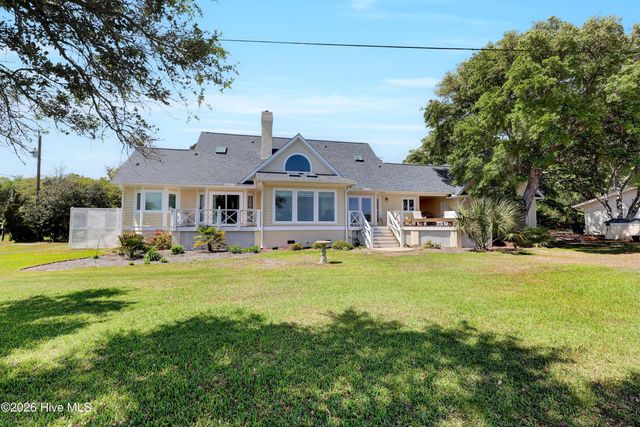 611 Moores Landing Road, Hampstead, NC 28443