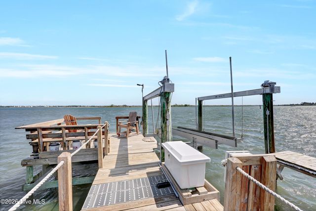 611 Moores Landing Road, Hampstead, NC 28443