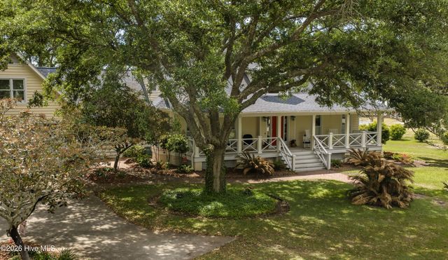611 Moores Landing Road, Hampstead, NC 28443