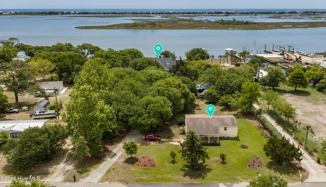 611 Moores Landing Road, Hampstead, NC 28443