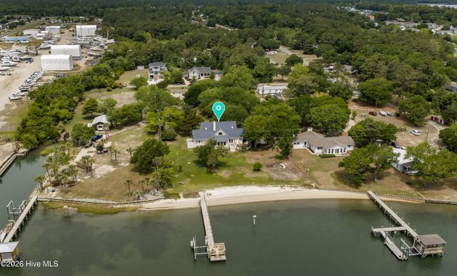 611 Moores Landing Road, Hampstead, NC 28443