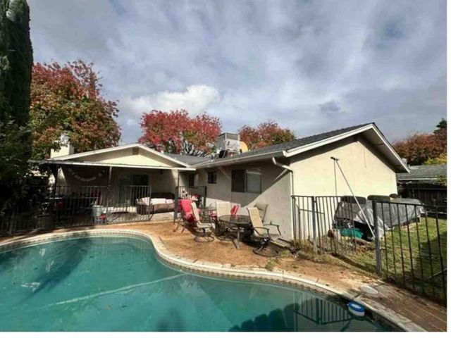 2304 Edmunds Ave, Modesto, CA 95350