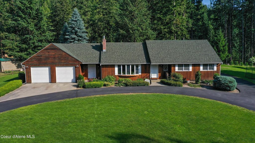 6556 Tannenbaum Circle, Bonners Ferry, ID 83805