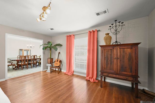 886 Hedgewood Dr, Baton Rouge, LA 70815