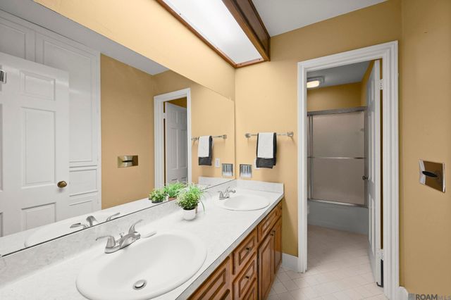 886 Hedgewood Dr, Baton Rouge, LA 70815