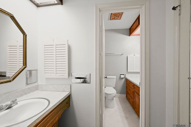 886 Hedgewood Dr, Baton Rouge, LA 70815