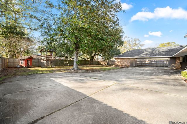 886 Hedgewood Dr, Baton Rouge, LA 70815