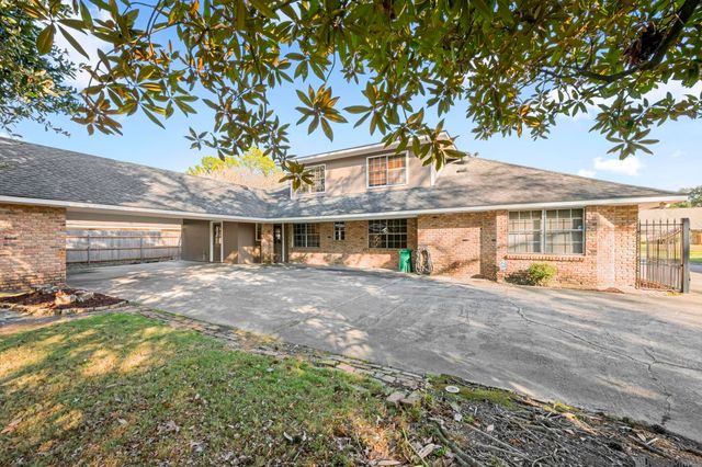 886 Hedgewood Dr, Baton Rouge, LA 70815