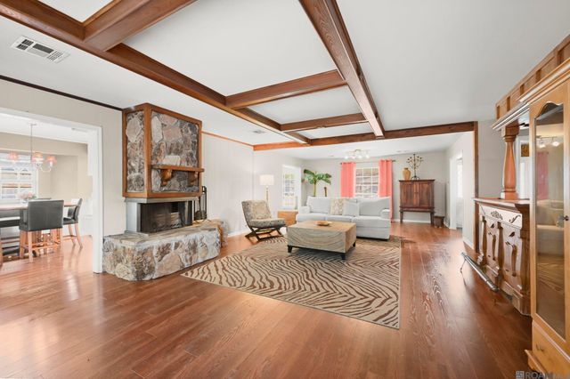 886 Hedgewood Dr, Baton Rouge, LA 70815