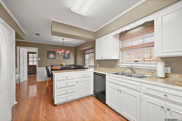 886 Hedgewood Dr, Baton Rouge, LA 70815