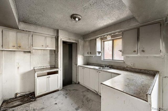 18104 Runyon Street, Detroit, MI 48234