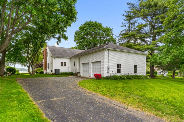 8 Wadsworth Lane, Waterford, CT 06385