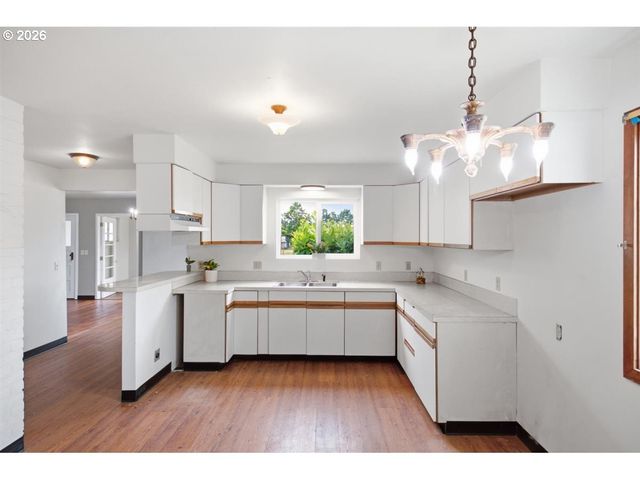 485 N Main St, Mt Angel, OR 97362