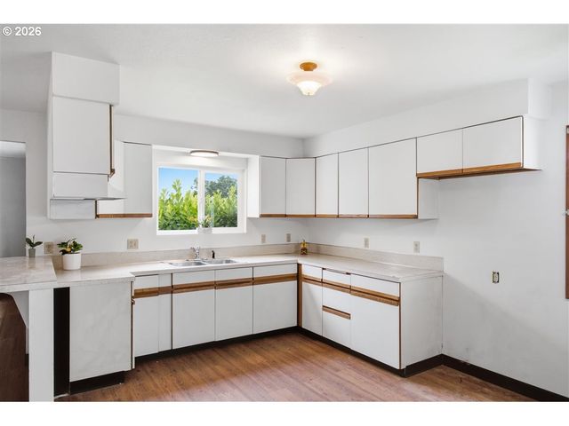 485 N Main St, Mt Angel, OR 97362