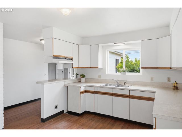 485 N Main St, Mt Angel, OR 97362