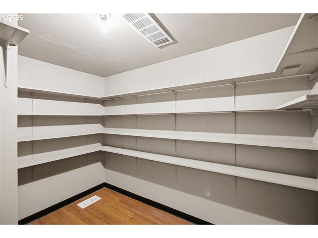 485 N Main St, Mt Angel, OR 97362