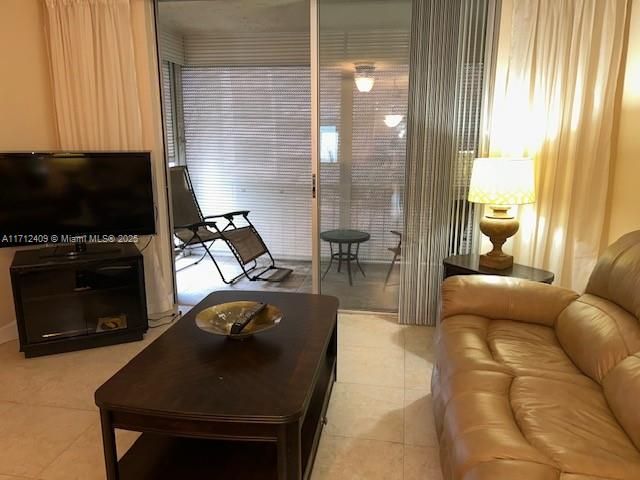 311 S Hollybrook Dr 202, Pembroke Pines, FL 33025